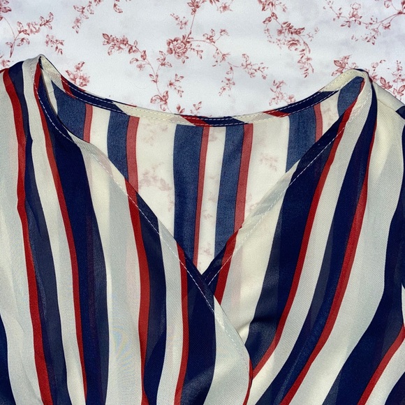 Cropped, Sheer V-Neck Blouse - Picture 2 of 5